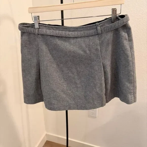 Reformation Grey Pleated Belted Mini Skirt Size 10 - Picture 2 of 3